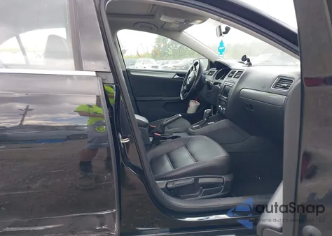 2015 Volkswagen Jetta 1.8T Se z USA, uszkodzony, nr VIN 3VWD17AJ3FM297668